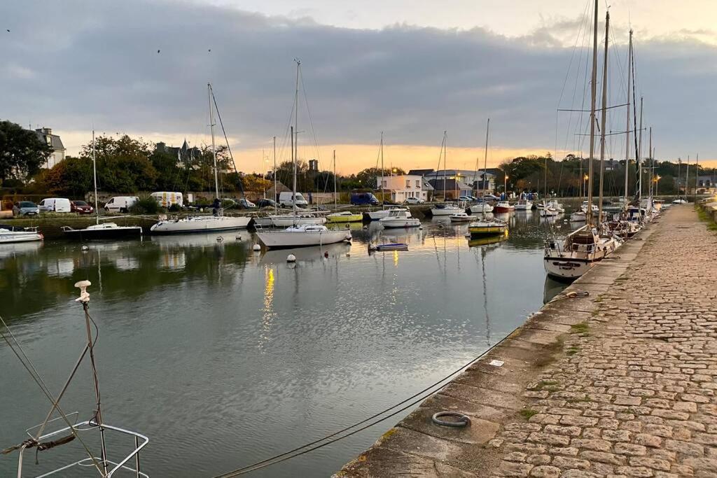 Appartement En Entree De Ville Avec Balneo Pont-l'Abbe Bagian luar foto